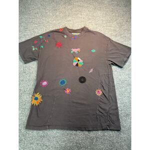 Urban Outfitters / Kimchi Blu Embroidered T shirt Size XS/S.